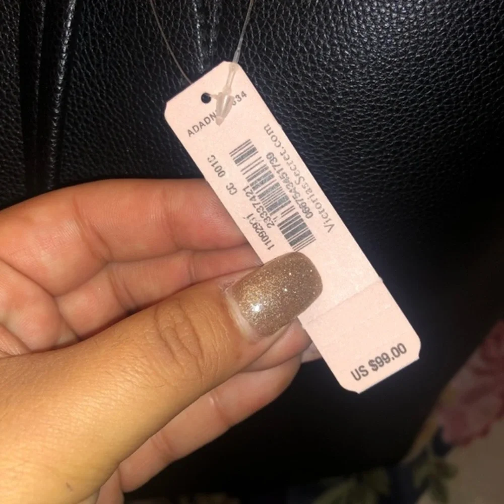 💙 NEW VS Tassle Tote Handbag 💙 - Picture 4 of 8